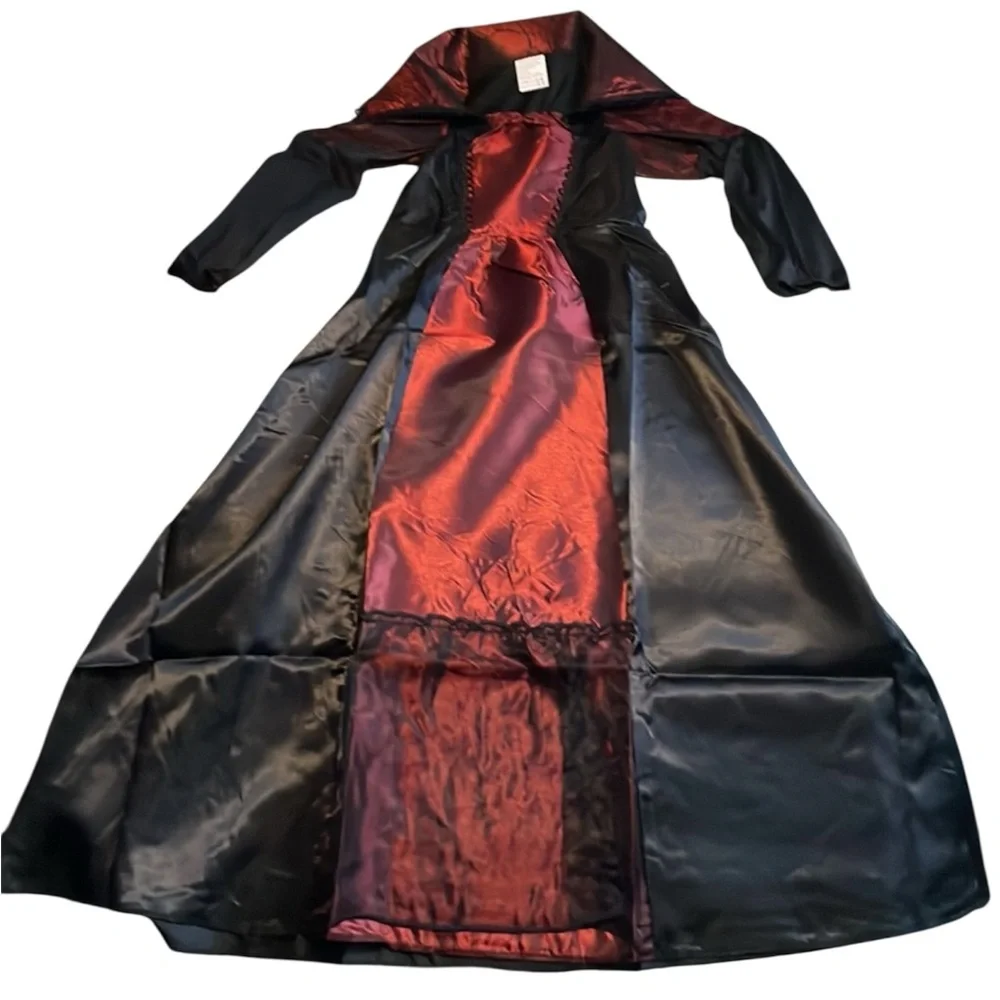 Kids Vampire Queen Medieval Costume in Red and Black Halloween